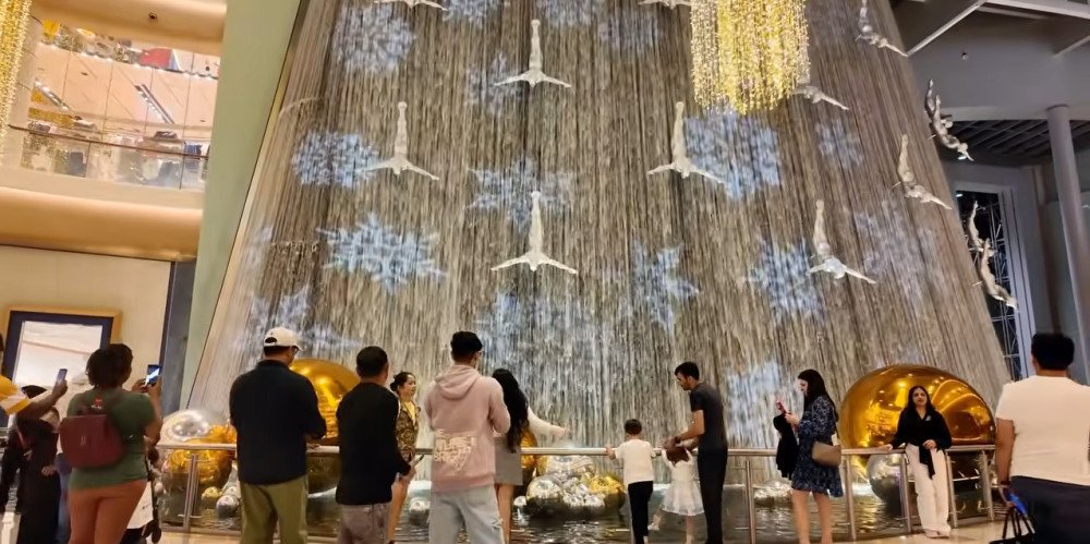 Dubai Mall – World’s Largest Shopping Destination