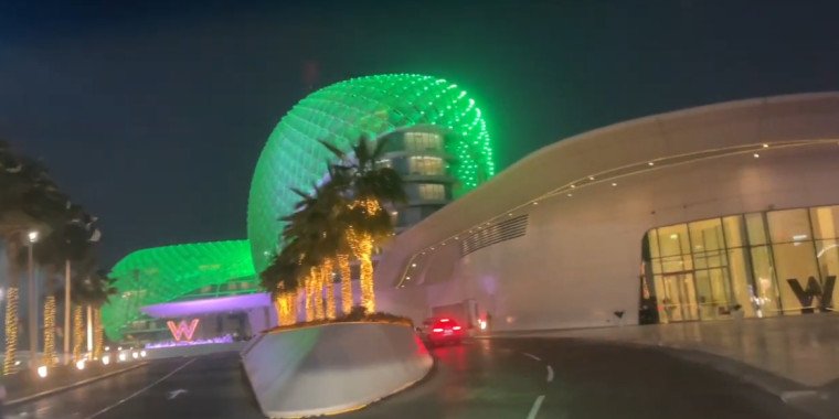 W Abu Dhabi Yas Island – Luxury Stay & Entertainment Hub